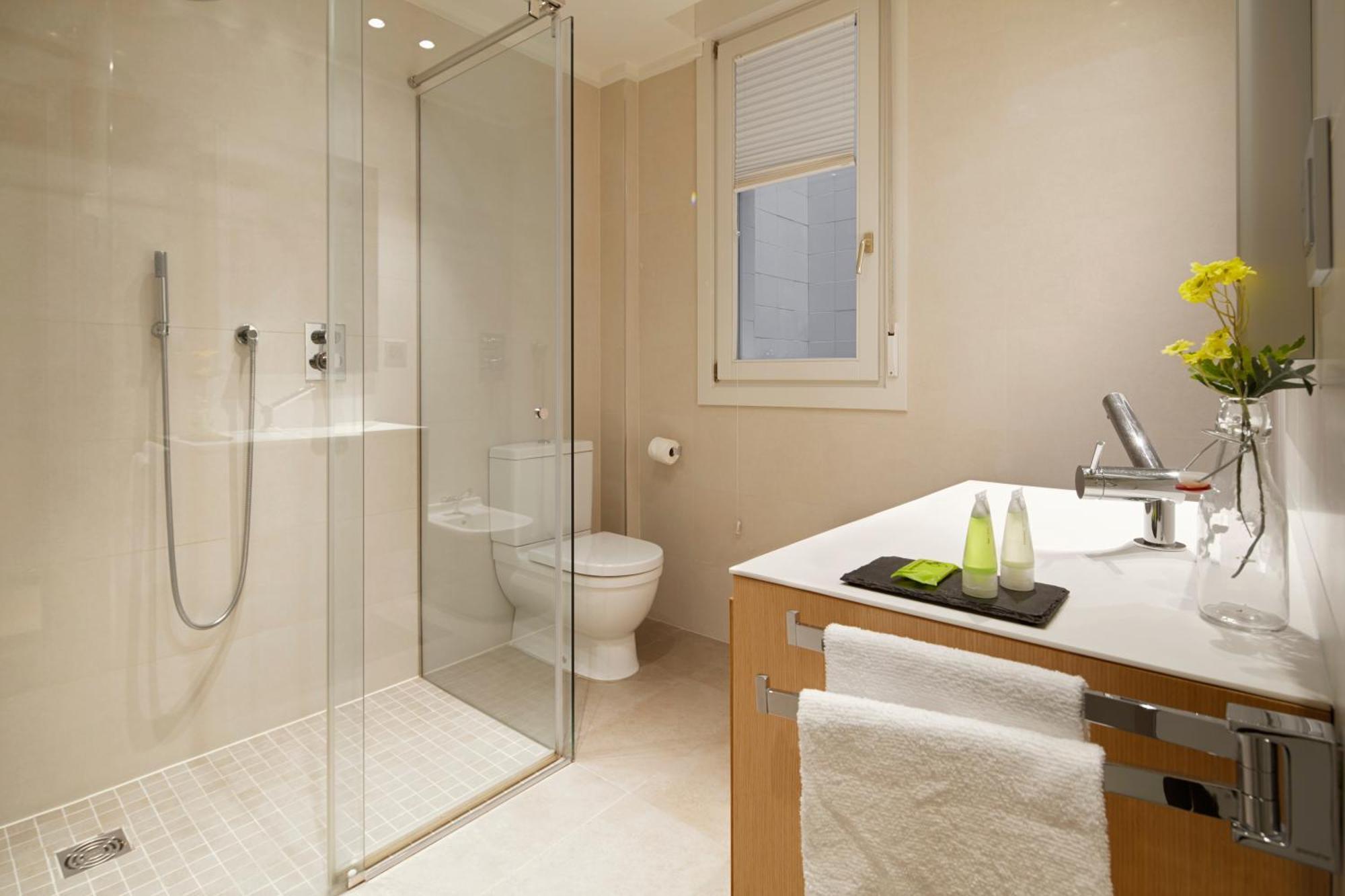 Easo 2c By Feelfreerentals